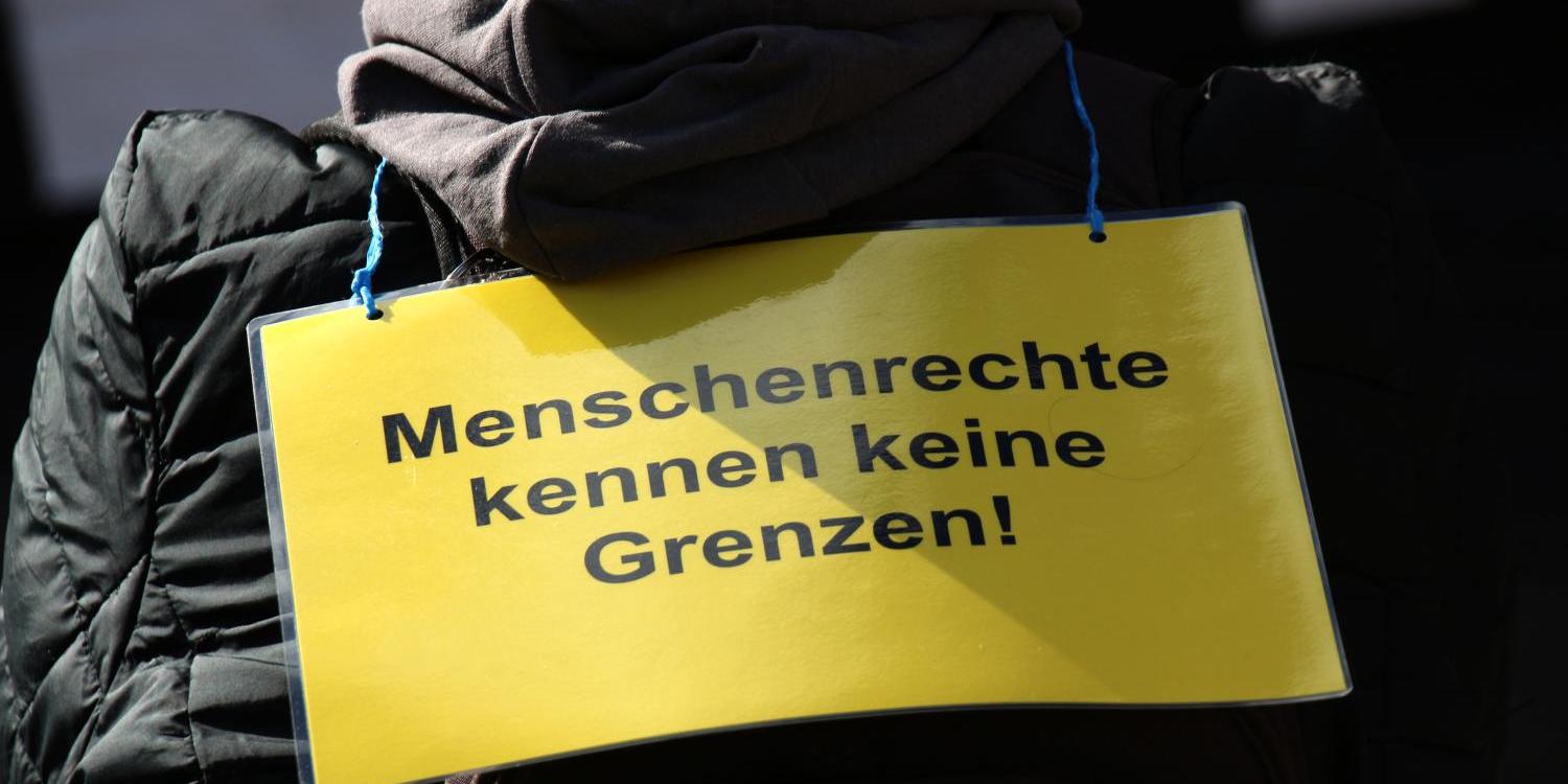 4497_menschenrechte_kennen_keine_grenzen_by_peter_weidemann_pfarrbriefservice