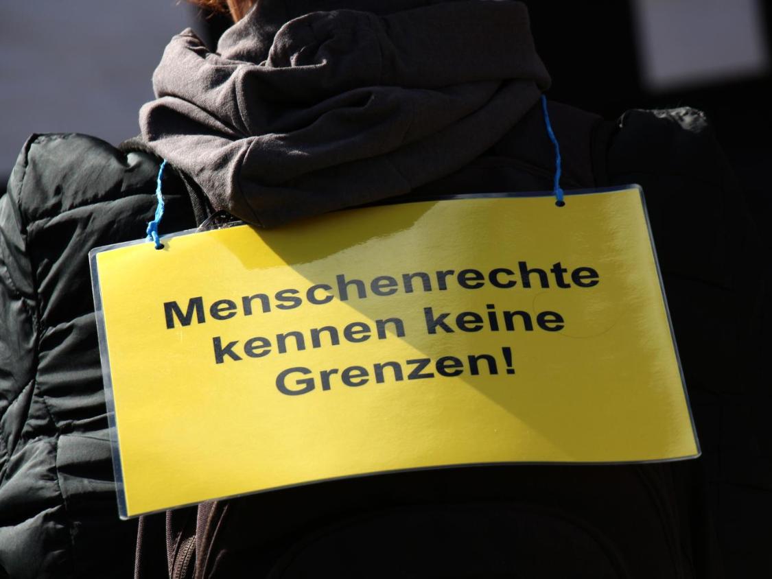 4497_menschenrechte_kennen_keine_grenzen_by_peter_weidemann_pfarrbriefservice